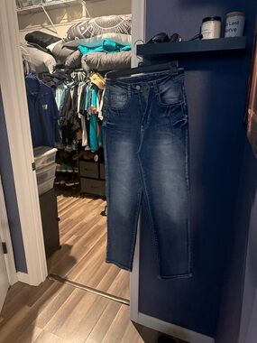 Woman’s Slim Fit Dark Blue Washed Jeans NWOT